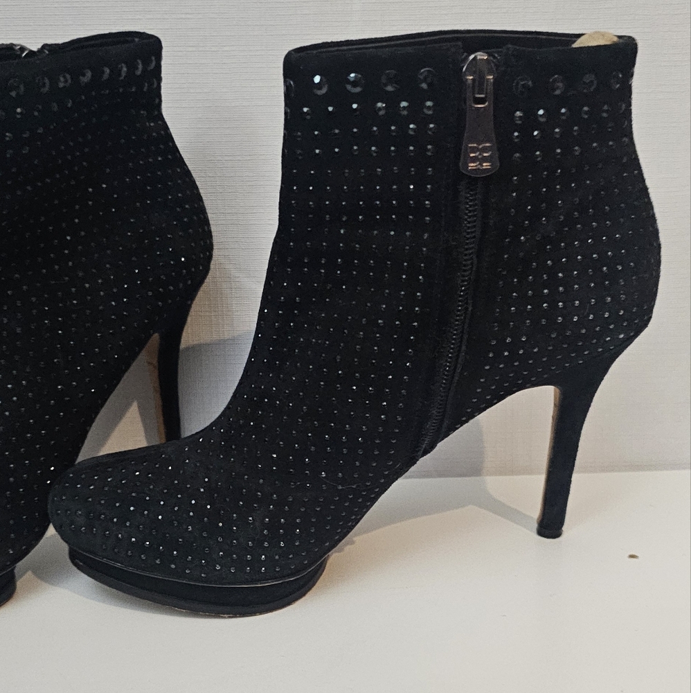 BCBGMaxazria Boots 8.5 Suede